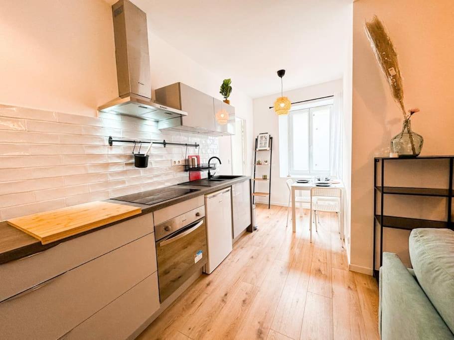 Nouveau ** Le Raffine Au Coeur De Guingamp ** Parking Экстерьер фото